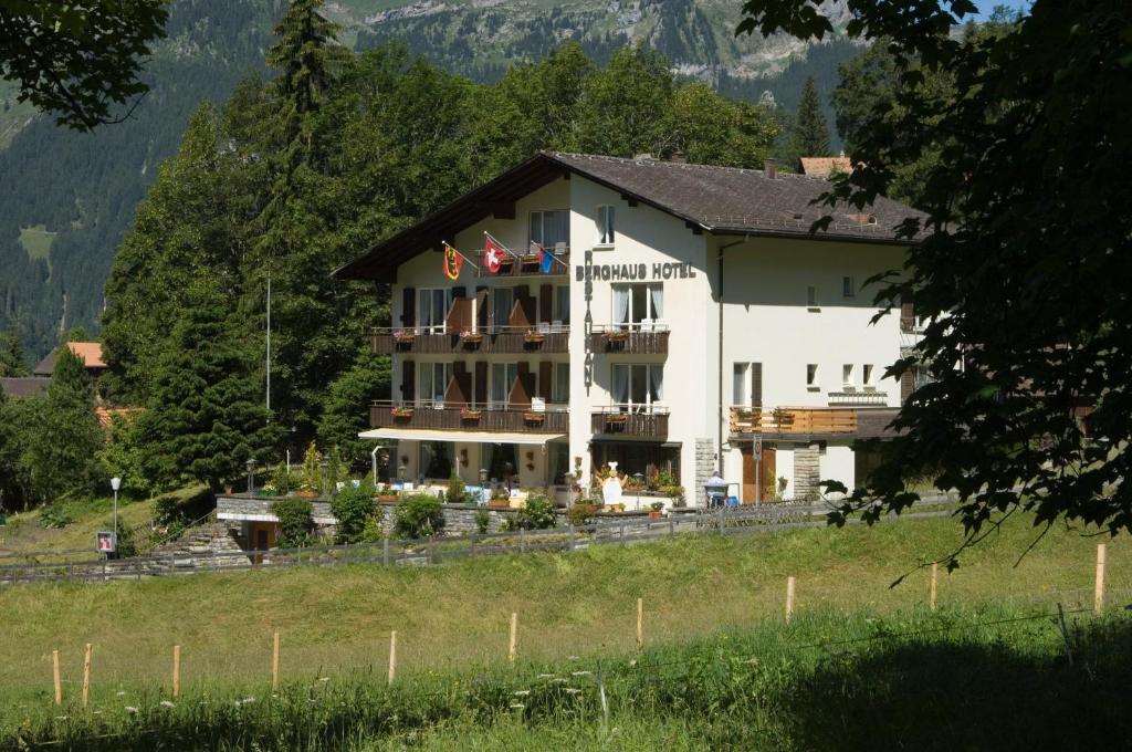 Hotel Berghaus Wengen Exterior photo